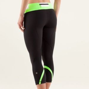 Lululemon black crops with green size 8
